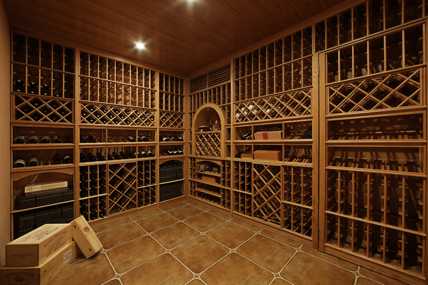 酒窖.jpg 酒窖.jpg