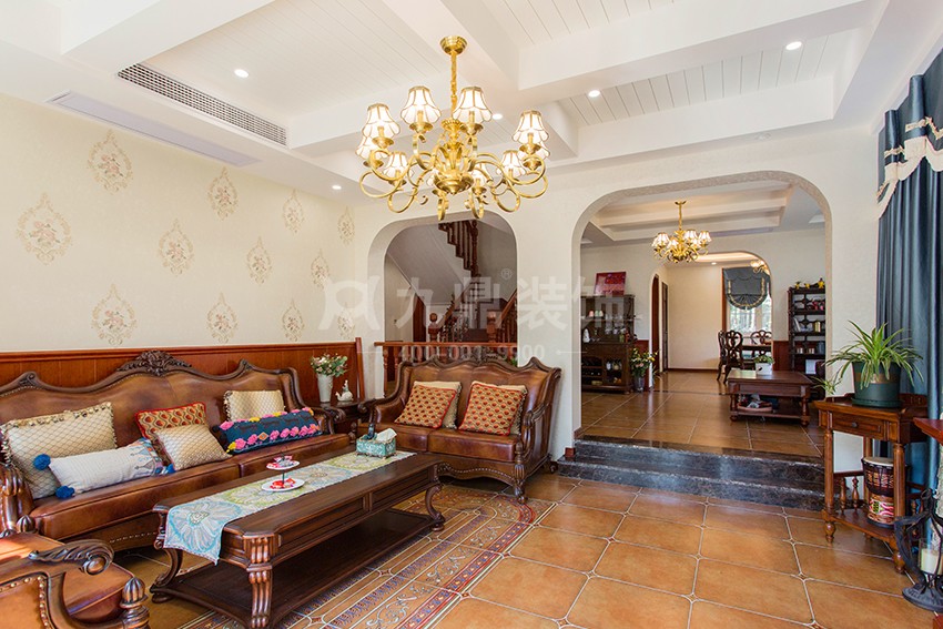 別墅客廳裝修效果圖.jpg