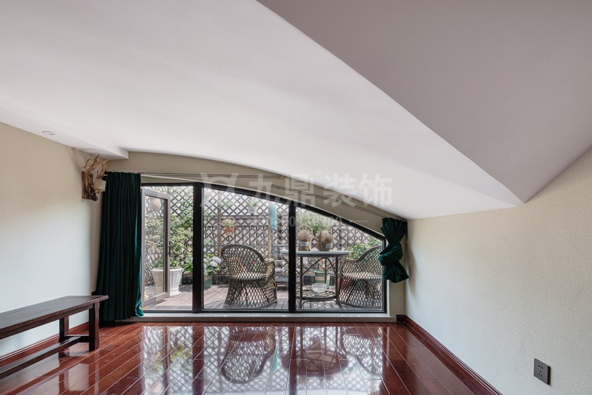 樓陽臺(tái)裝修圖