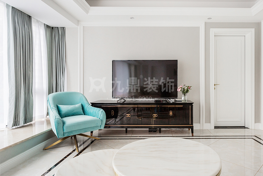 輕奢風格的客廳怎么裝飾設計？定制不一樣的輕奢風客廳