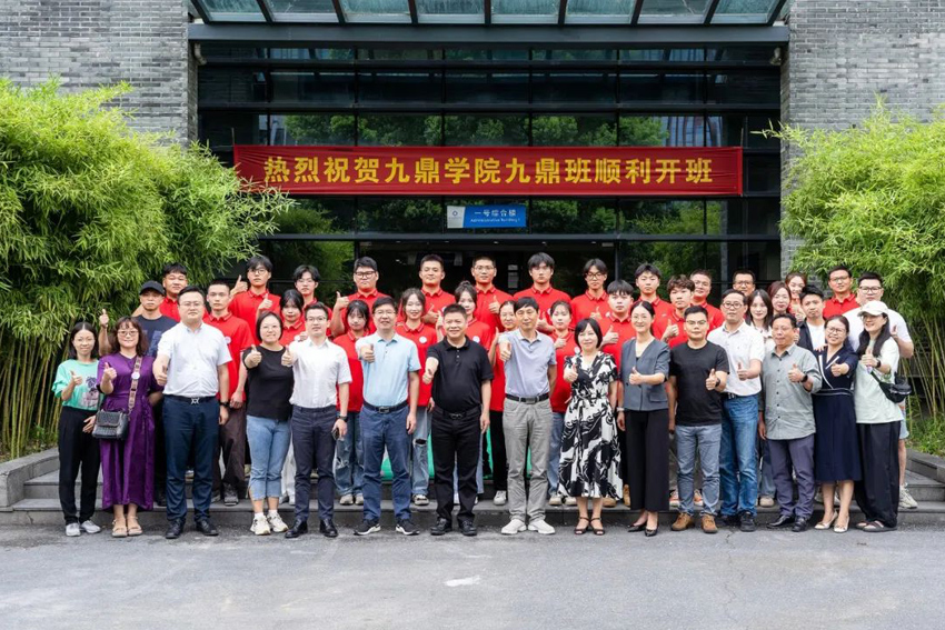 九鼎裝飾集團專班在杭科院藝術學院順利開班！